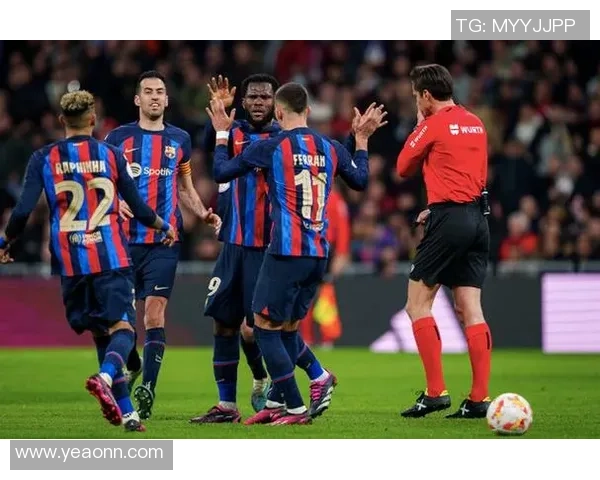 友谊赛阿森纳与里昂战平乌龙球引发全场热议与争议判罚