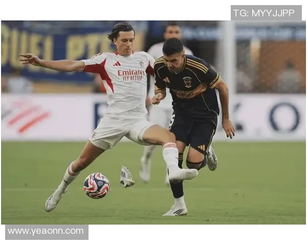 意甲精彩对决：里昂与本菲卡战成平局绝杀瞬间引发全场欢呼