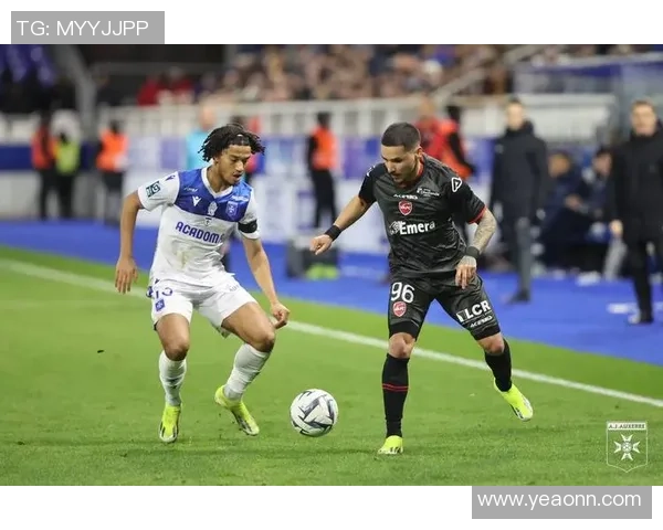 友谊赛精彩回顾：里昂完胜本菲卡补时进球点燃全场激情