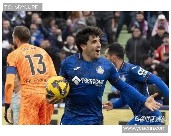 西甲激战：拜仁与曼联战成平局乌龙球引发争议判罚全场沸腾